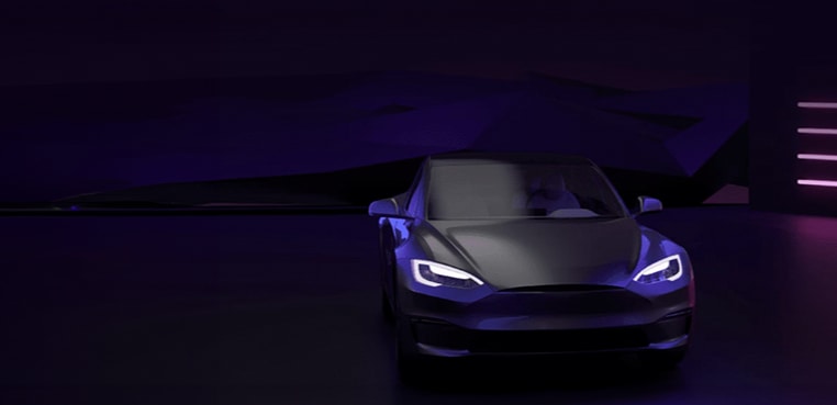 一辆时尚的汽车，配有紫色环境照明，上面写着：“晶圆代工定义未来移动性”。