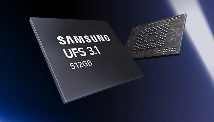  三星 UFS 512GB 芯片正面和背面。