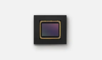 A detailed image of the ISOCELL 3B6 sensor.