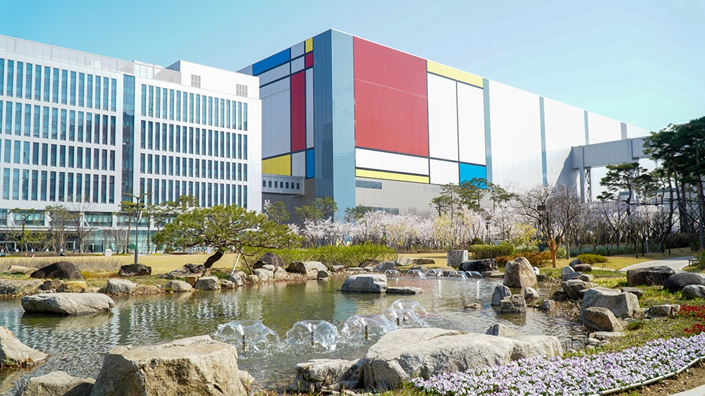 サムスン電子は15日、「新環境経営戦略」を発表した。 平沢事業所内につくられた池の様子。