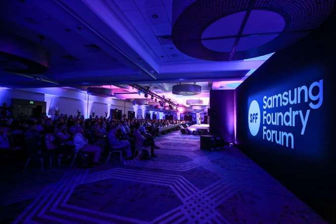 5월 14일(현지시간) 미국 산타클라라에서 열린 ‘삼성 파운드리 포럼 2019’에서 글로벌 팹리스 고객, 파트너사 등 참석자들이 삼성전자 파운드리 사업부 정은승 사장의 기조 연설을 듣고 있습니다.