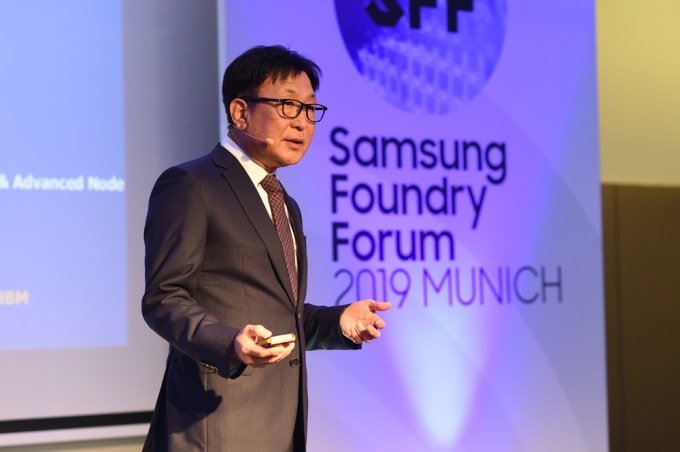 10월 10일(현지시간) 독일에서 열린 '삼성 파운드리 포럼 2019 뮌헨'에서 삼성전자 파운드리 사업부 정은승 사장이 기조 연설을 하고 있습니다.