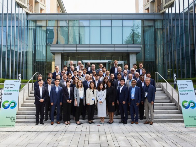 Samsung Supplier Sustainability Summit 참가자들의 단체 사진