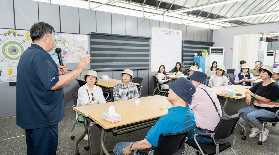 경청하는 화성 소통협의회 위원들의 모습
