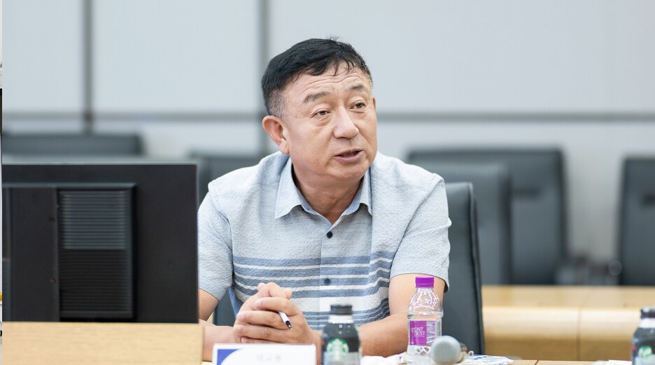 발언 중인 우제욱 대표위원