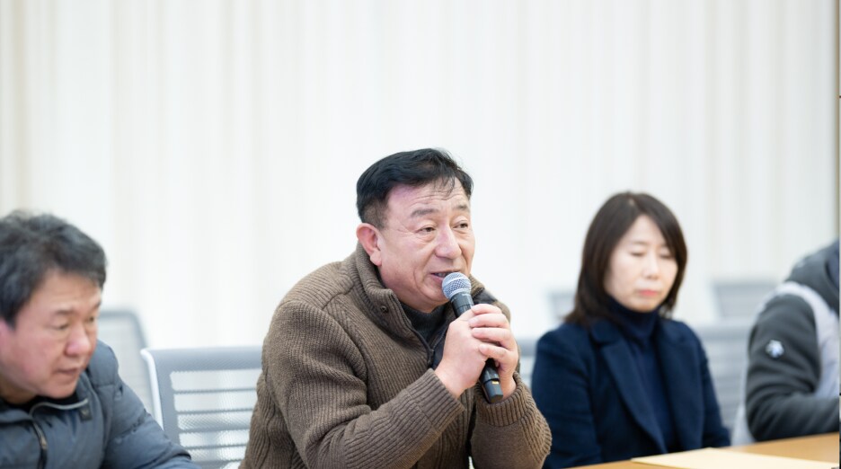 발언하는 세교동 새마을지도자 협의회장 우제욱 대표위원의 모습