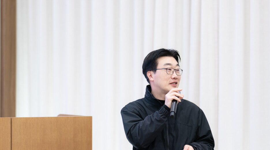 평택캠퍼스 임직원들의 사회공헌 활동을 발표하는 평택사회공헌센터 김동철 위원