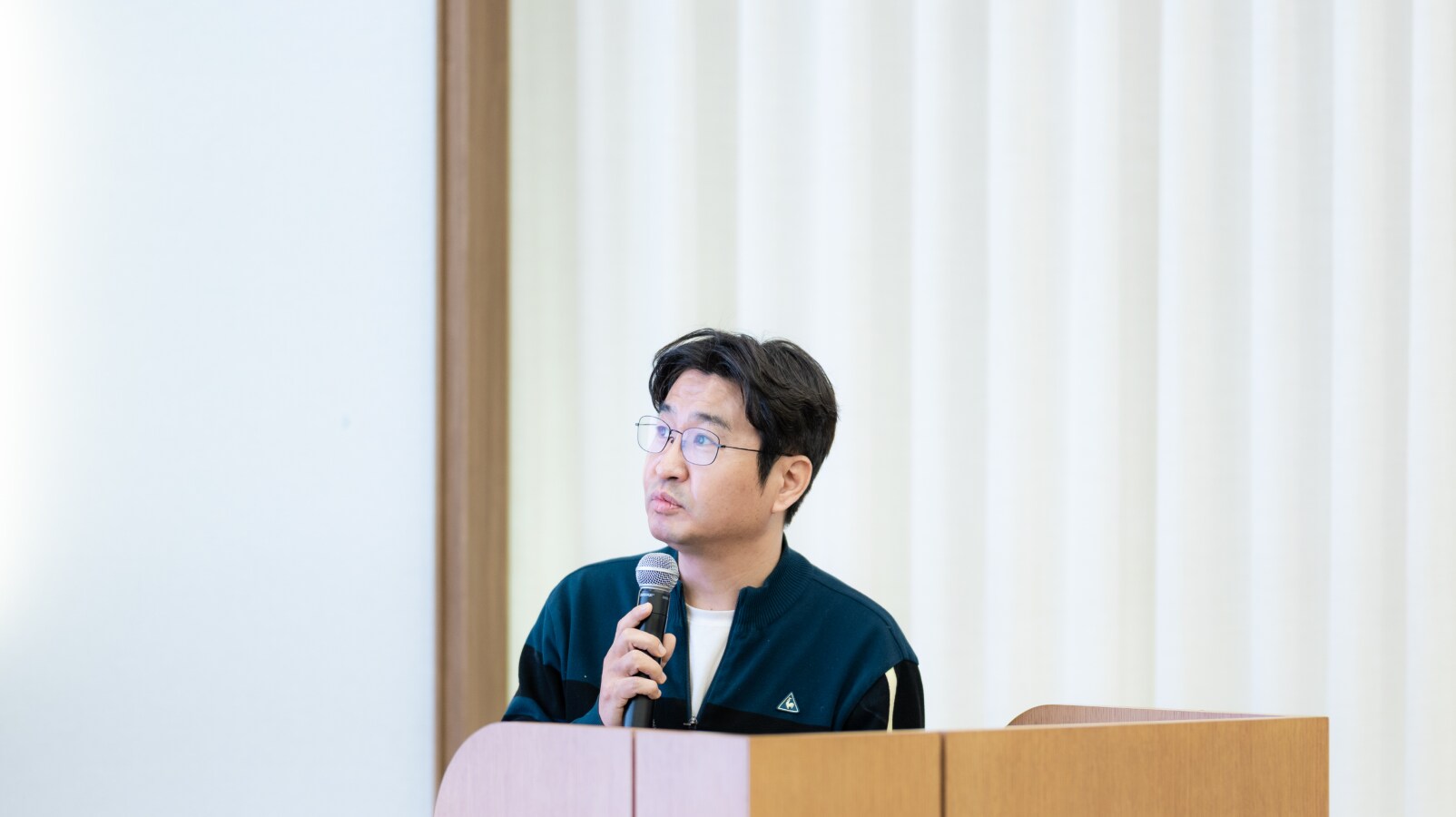 환경안전 관리 현황에 대해 설명하는 평택환경그룹 박하진 위원의 모습