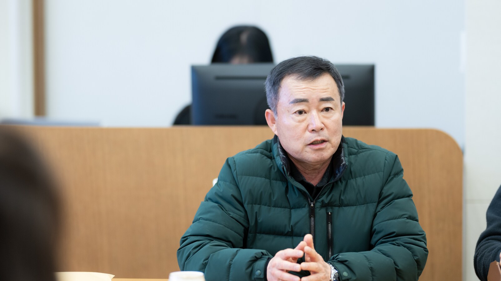 발언 중인 고덕면 이장협의회 사무국장 김재환 위원의 모습