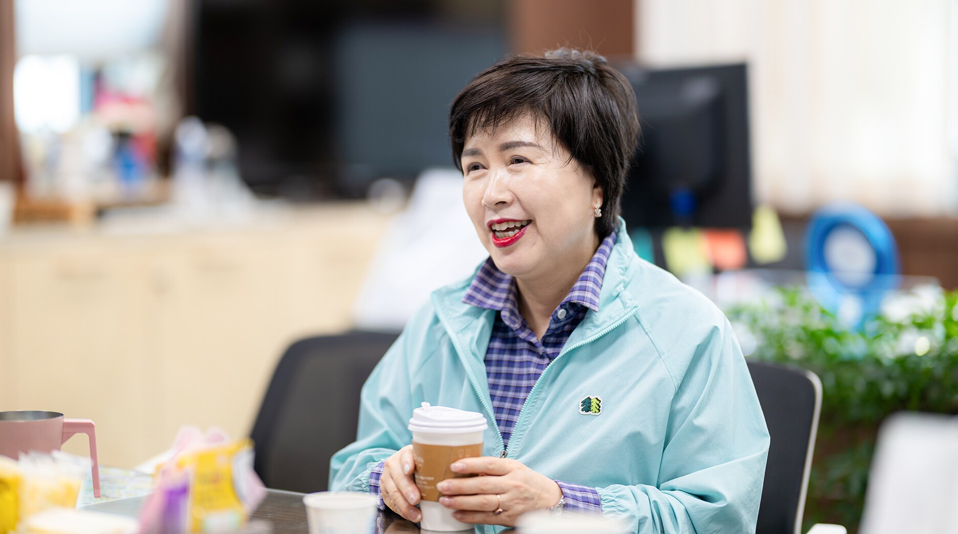환경정화 활동 참가 소감을 전하는 서농동 주민자치위원회 복지분과장 이영희 위원