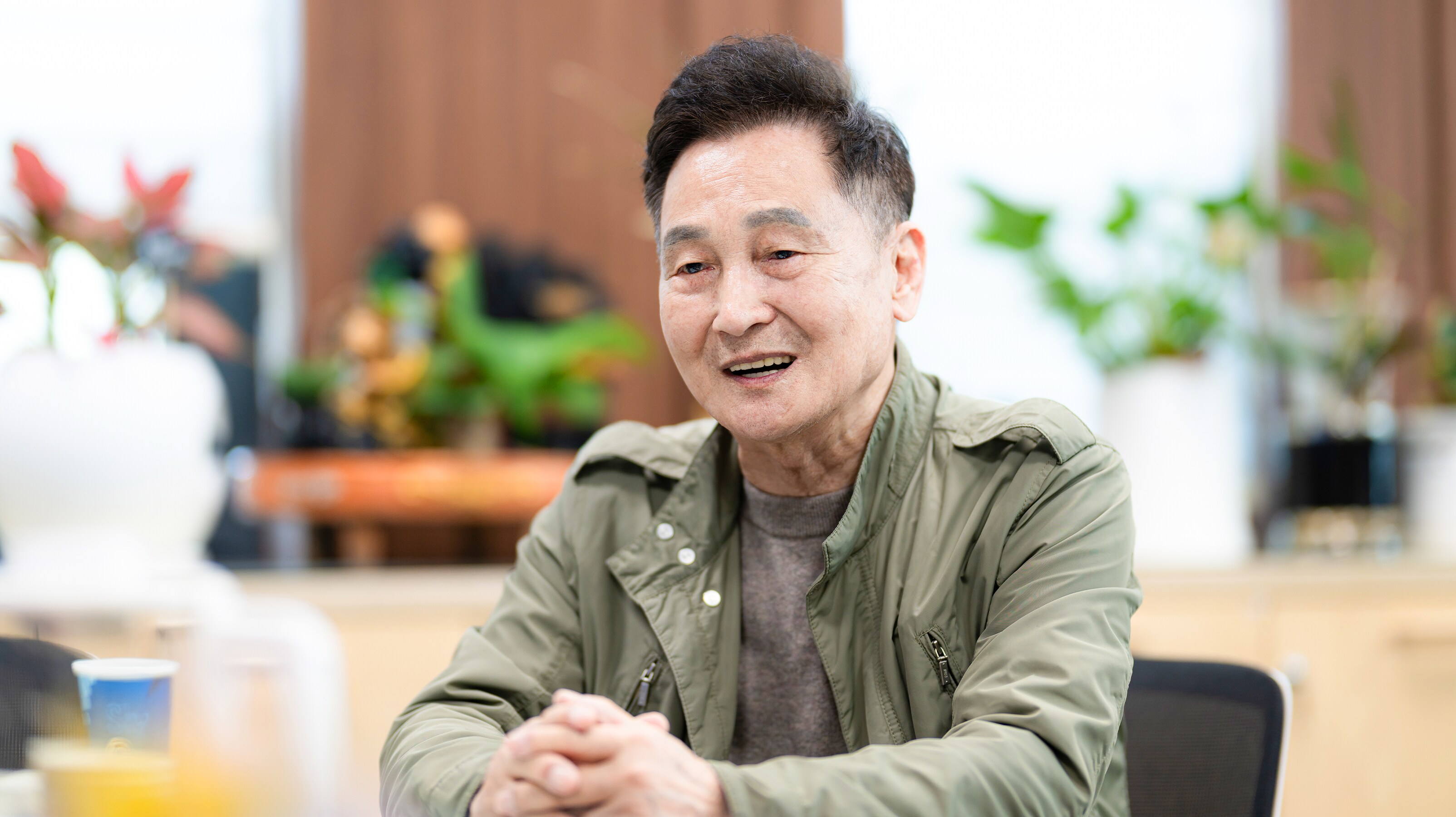 환경정화 활동 참가 소감을 전하는 서농동 지역사회보장협의체 위원장 권영지 대표위원