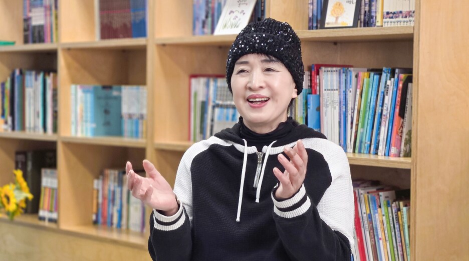 용인 소통협의회가 주민들과의 소통 중심 역할을 하길 바란다는 이야기를 전하는 김영숙 간사 