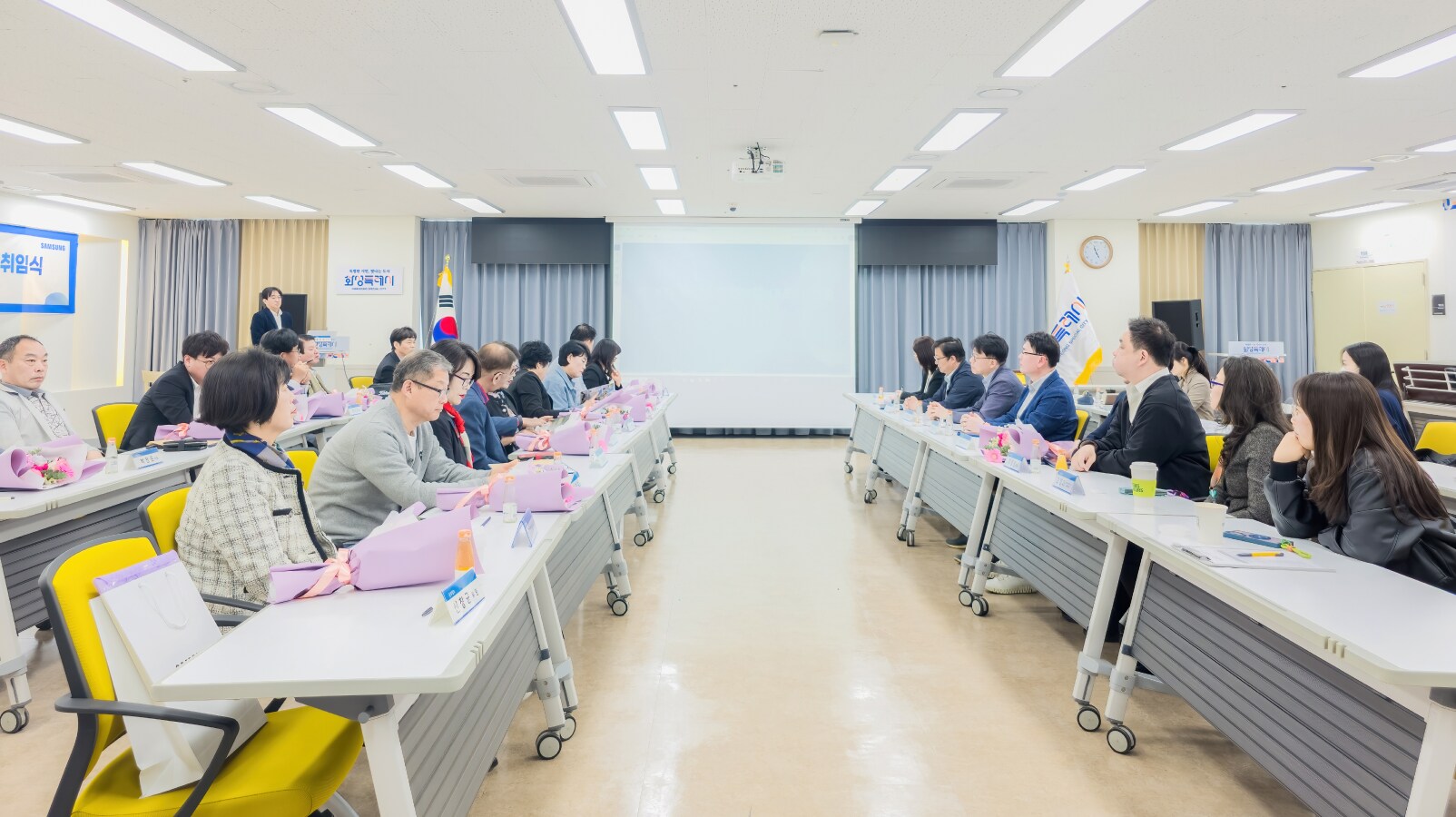 동탄구청 대회의실에서 열린 삼성전자·화성 소통협의회 4월 정기회의 전경