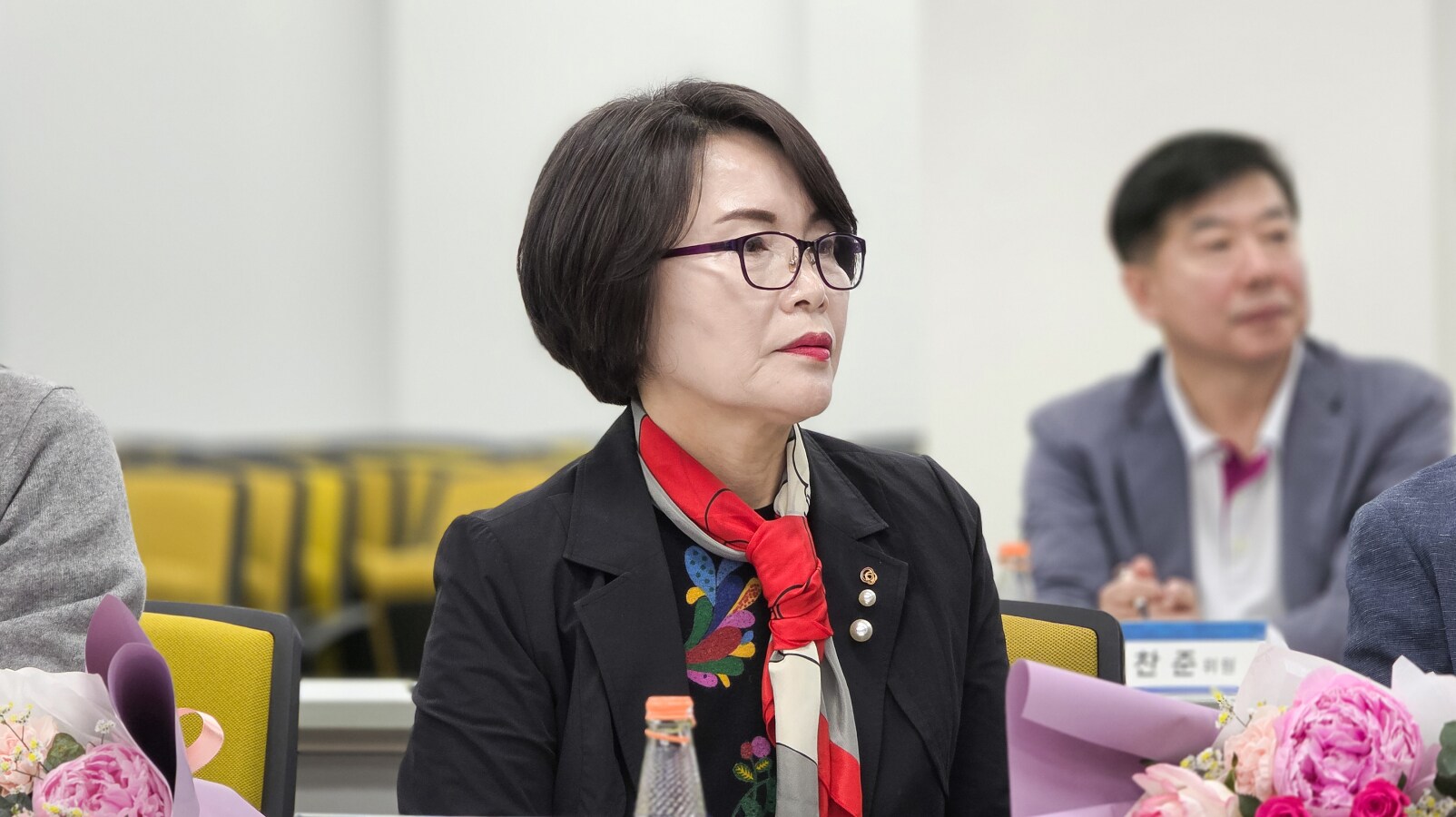 지역 주민 참여를 위한 온라인 창구 안건에 대해 진지하게 경청하는 전종순 위원