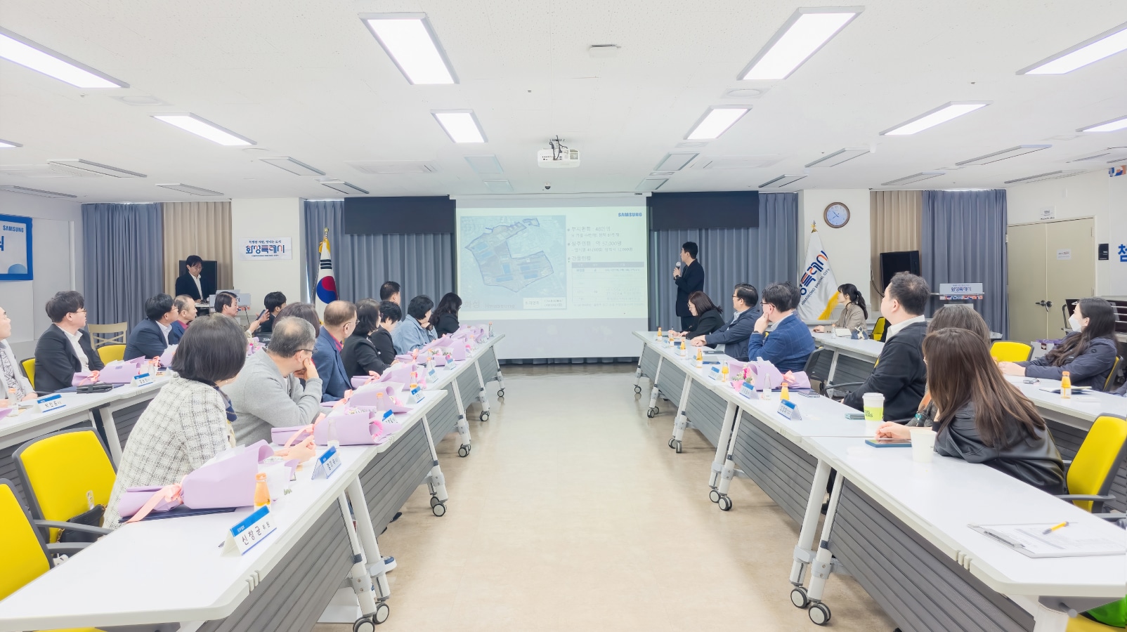 지역사회와 삼성전자 반도체의 상생에 대해 논의되고 있는 화성 소통협의회