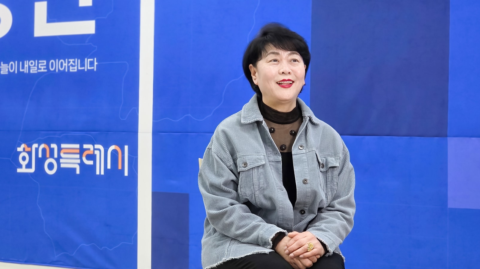 회의 후 인터뷰에서 이임 소감과 신임 위원들을 향한 응원의 말을 전하는 이수원 위원