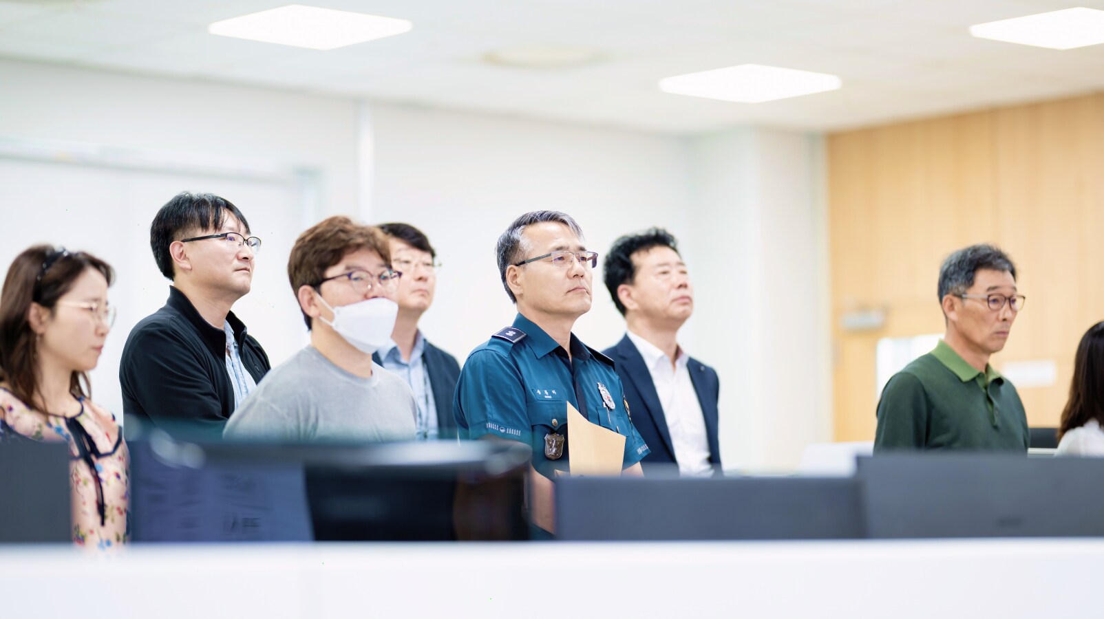 소방방재 시스템에 대한 설명을 듣고 있는 평택 소통협의회 위원들