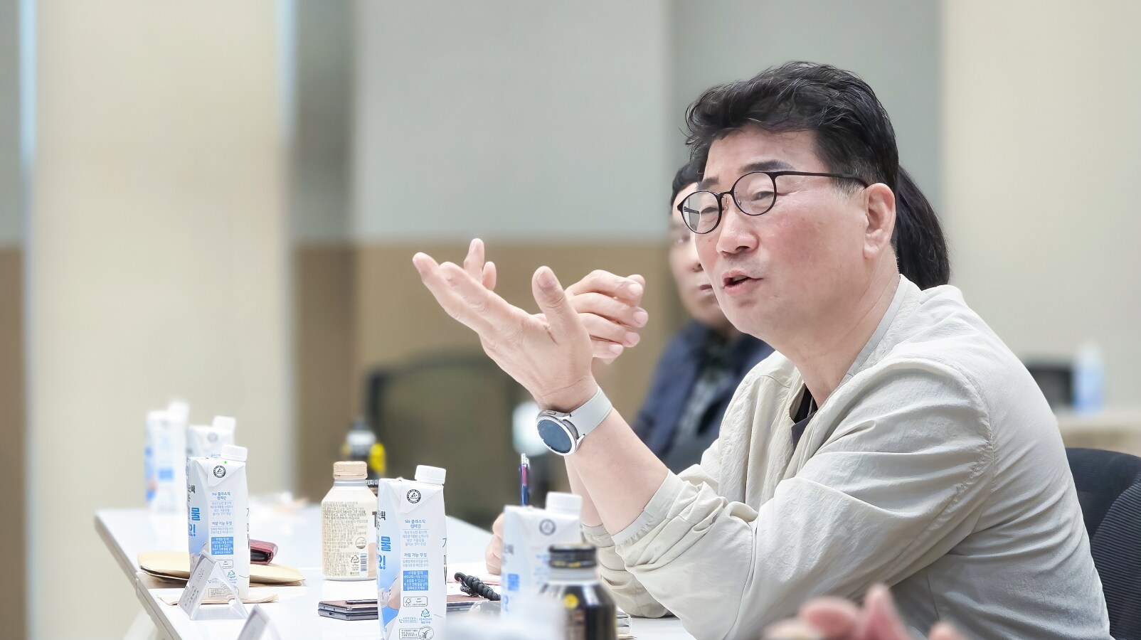 회칙 개정의 필요성에 대한 의견을 적극적으로 나누는 한만현 위원