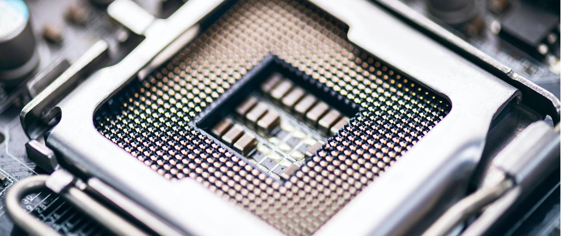 正方形の半導体です。