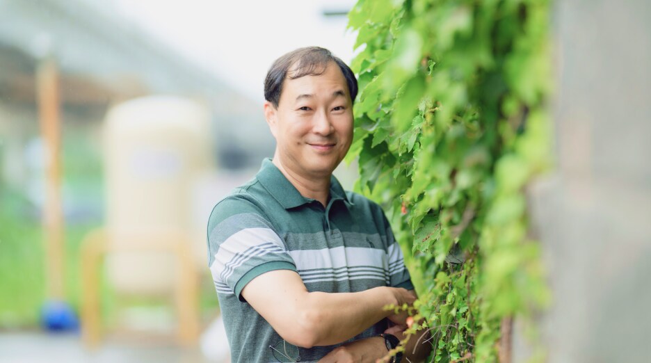 평택캠퍼스 투어 이후 소감을 나누는 박주성 위원 