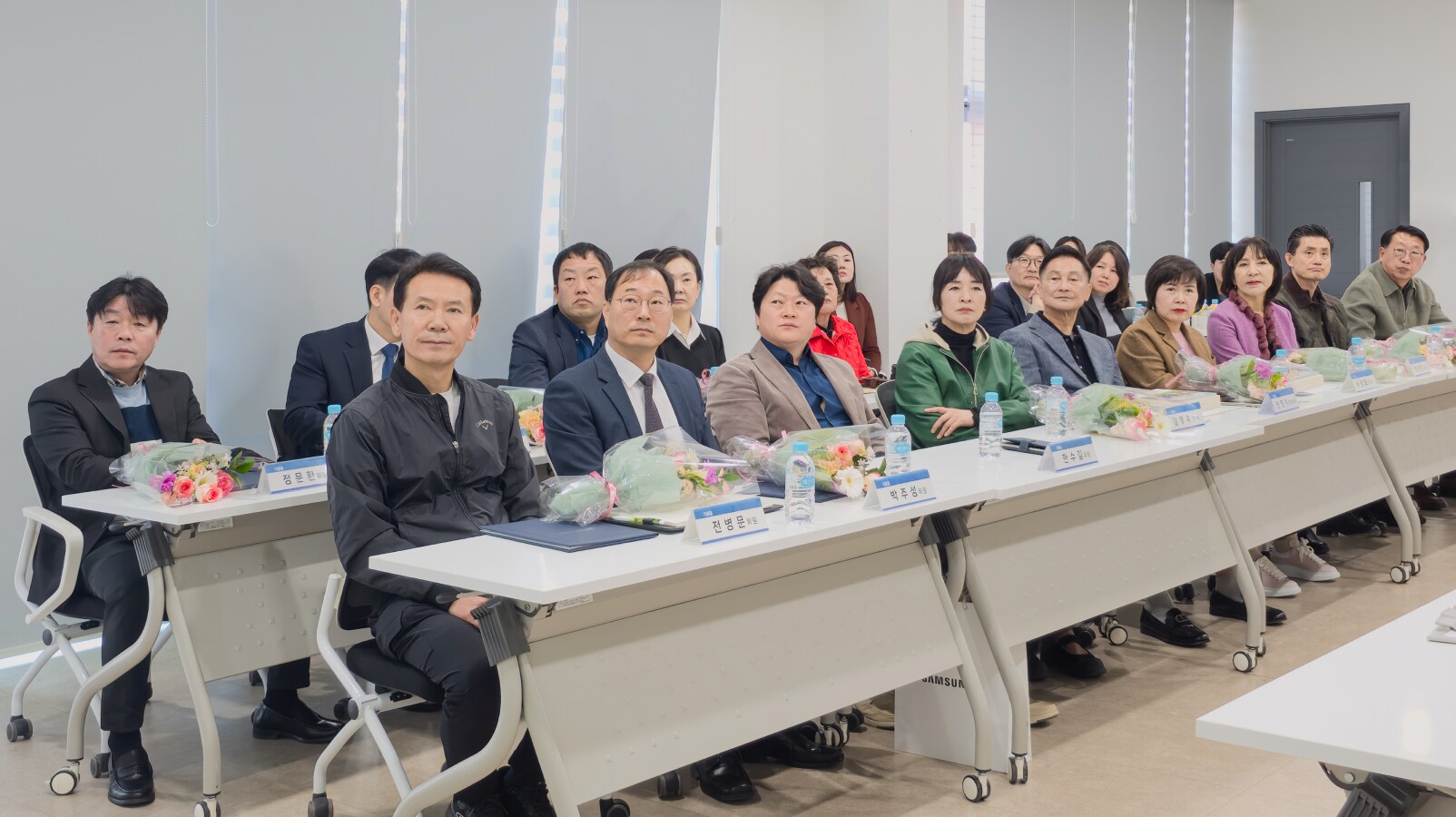 용인 소통협의회의 연간 계획을 경청하는 위원들