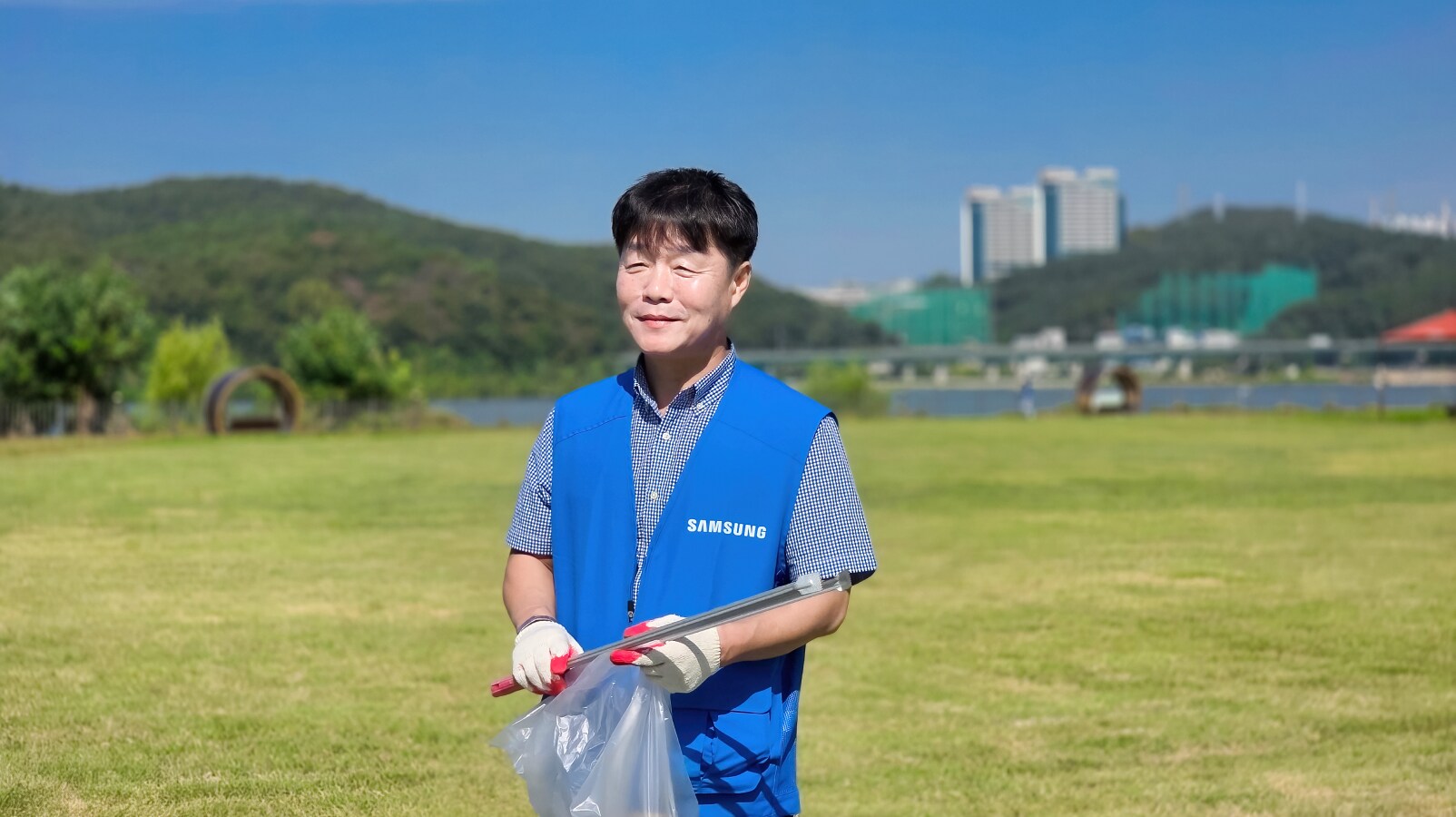 환경정화 활동 소감을 전하는 정문환 대표위원