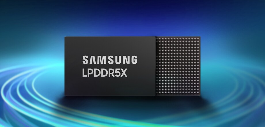 A high-resolution image of the Samsung LPDDR5X memory chip with the front and back sides visible.
