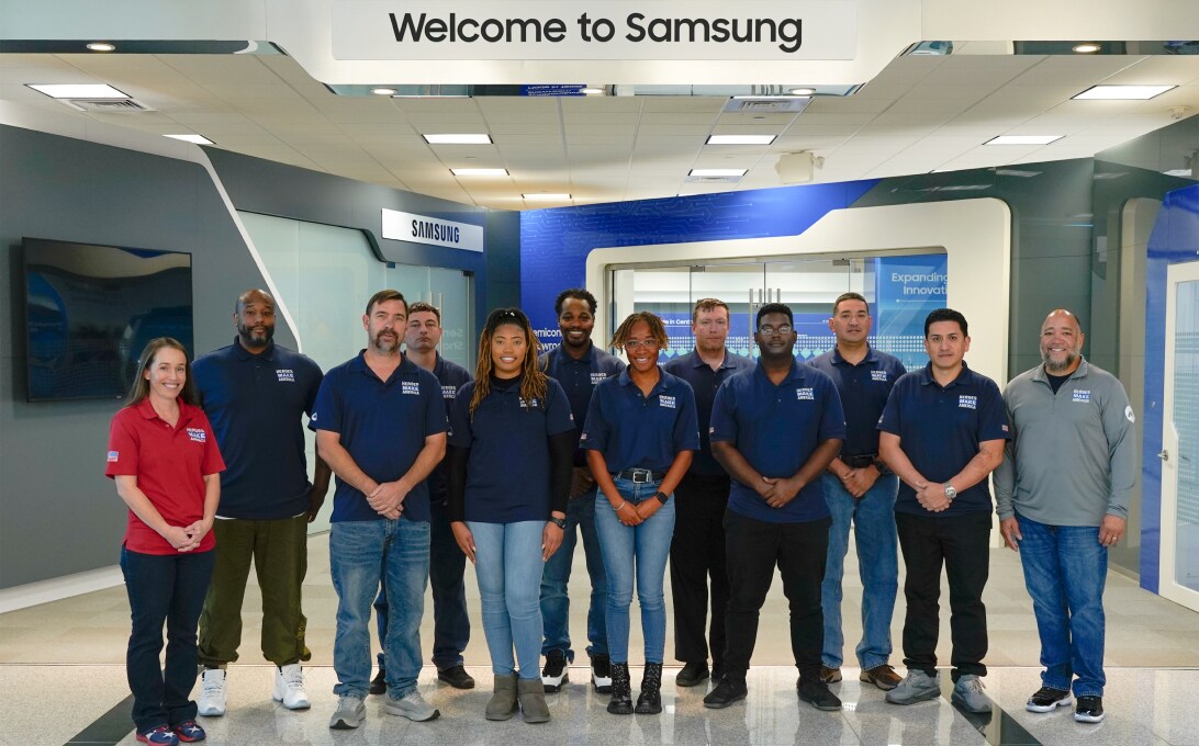 Heroes MAKE America group at a Samsung facility