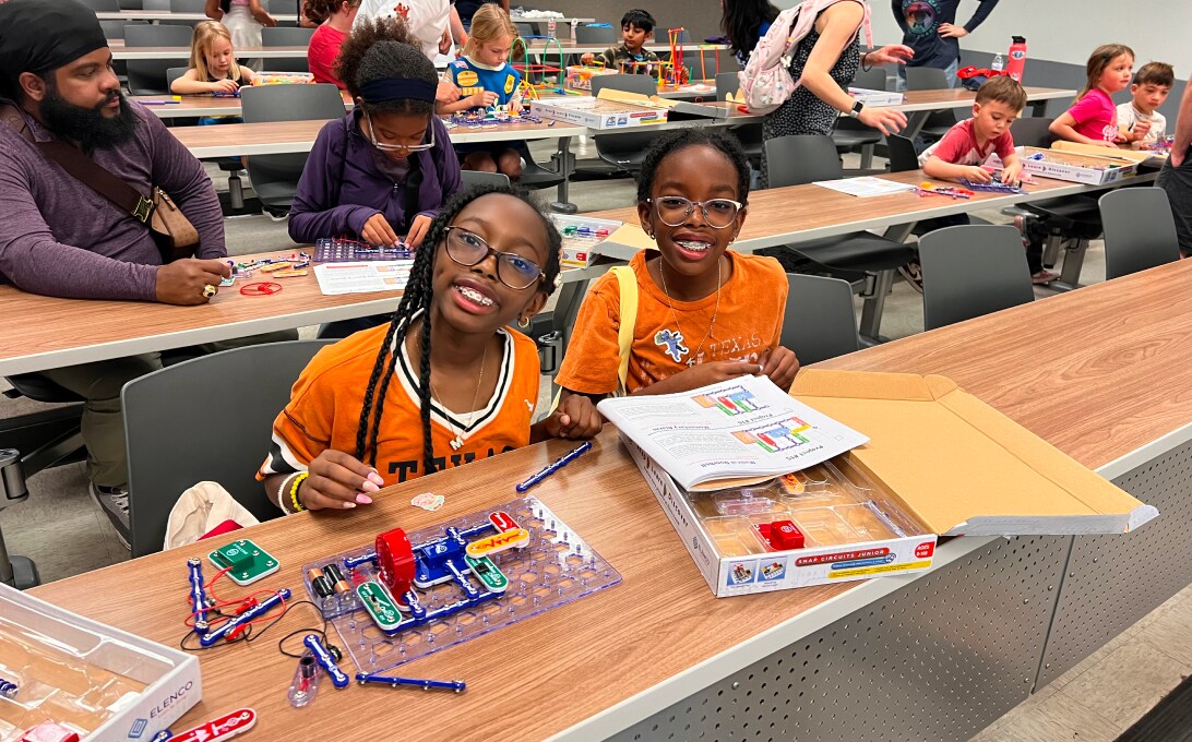 Children building electronic circuits