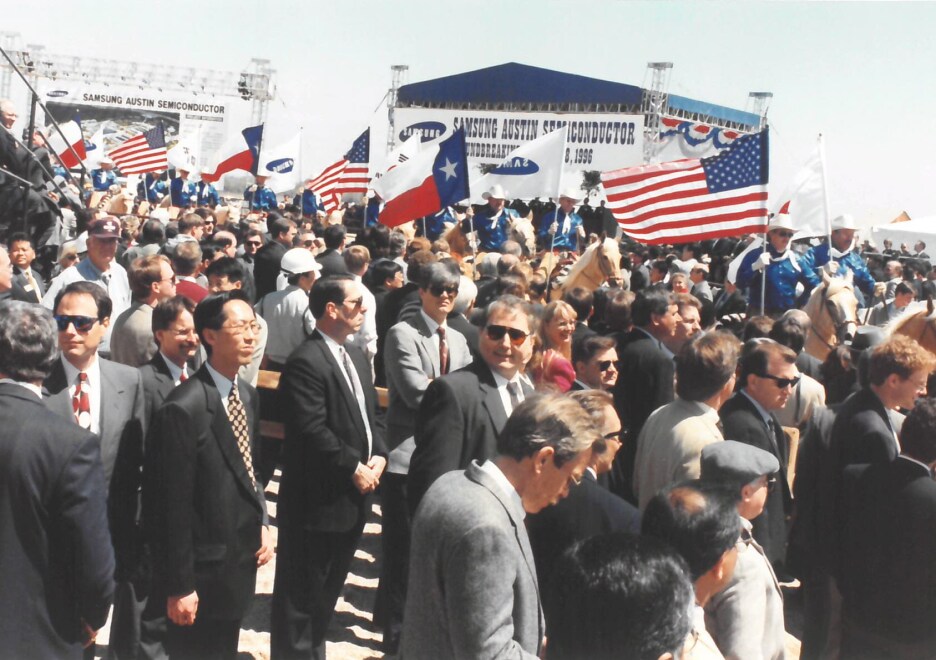 The people in attendance at the Samsung Austin Semiconductor groundbreaking ceremony.