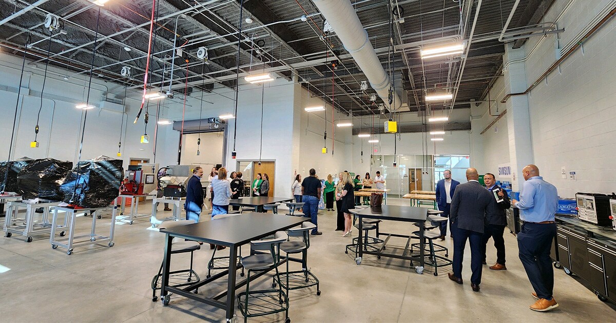 Large workshop for the Electronics Technology program. 
