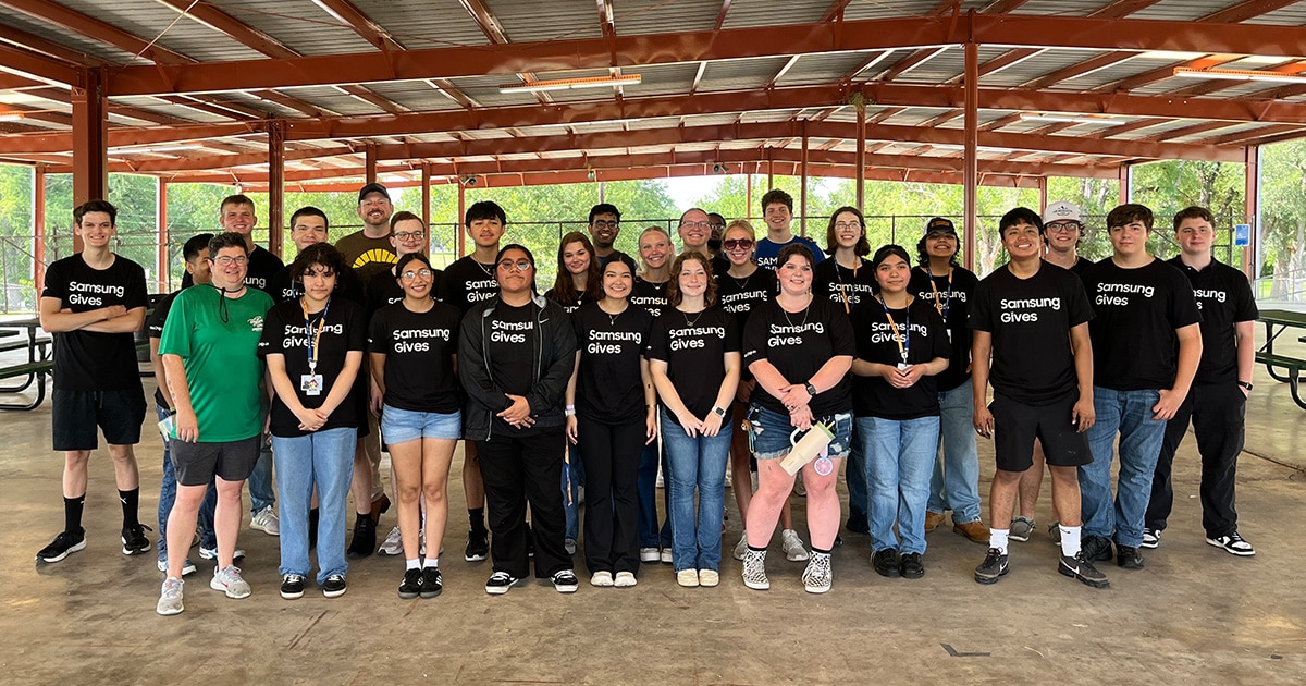 Samsung Austin Semiconductor's Taylor ISD 2025 interns volunteer at Taylor's Murphy Park