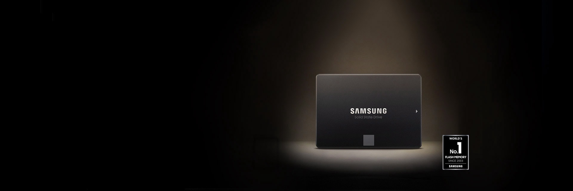 An illustrative image of Samsung 870 EVO in front and silver color and seal of World's No. 1 Flash Memory.