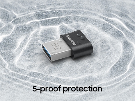 The FIT Plus is placed on the rolling water. Below it is written ‘5-proof protection’.