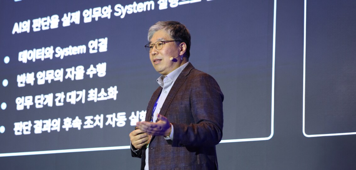 Jaejun Han, Master, presenting the impact of introducing the in-house AI Cowork system on stage