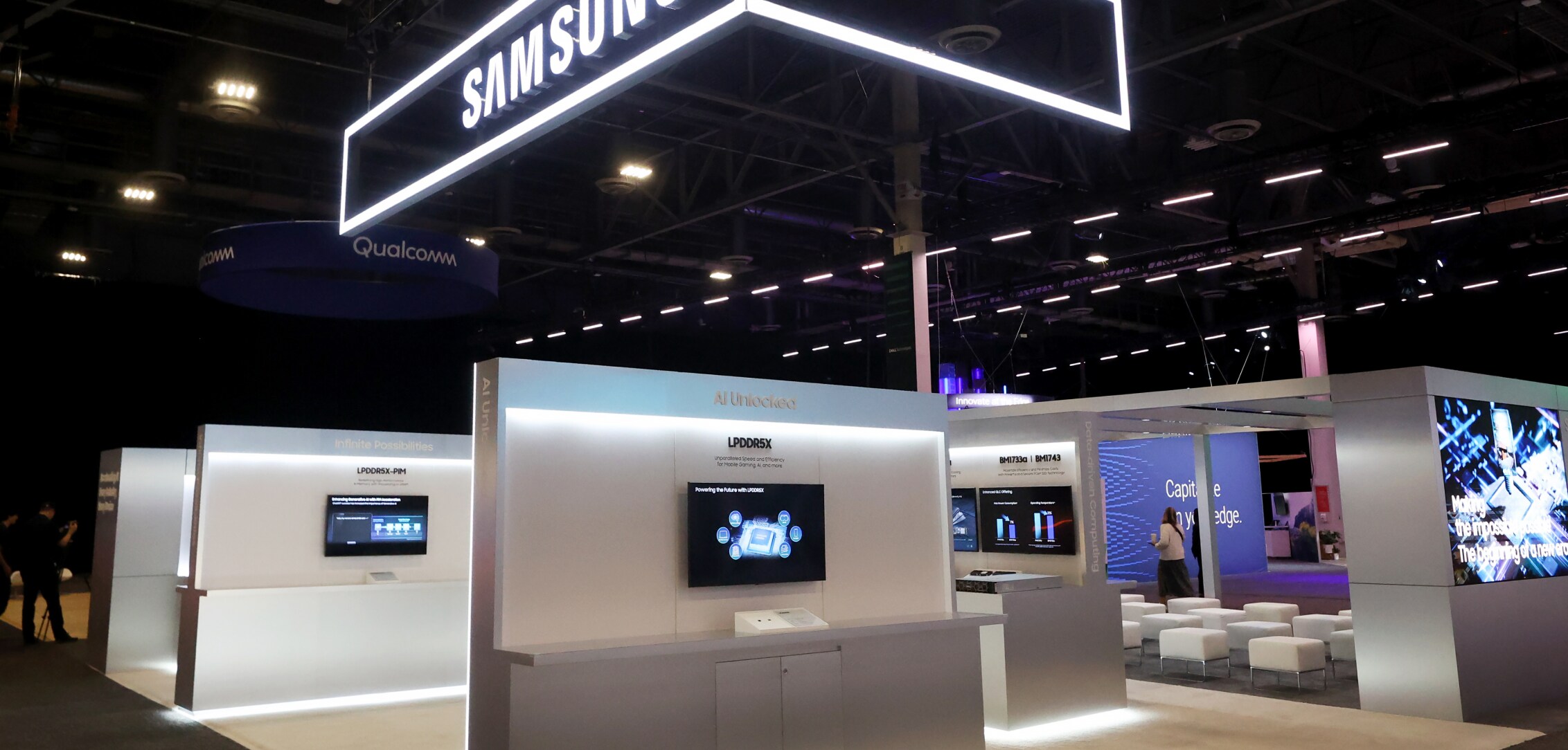 Samsung Semiconductor booth at Dell Technologies World 2024, featuring illuminated signage and multiple display screens showcasing their technology.