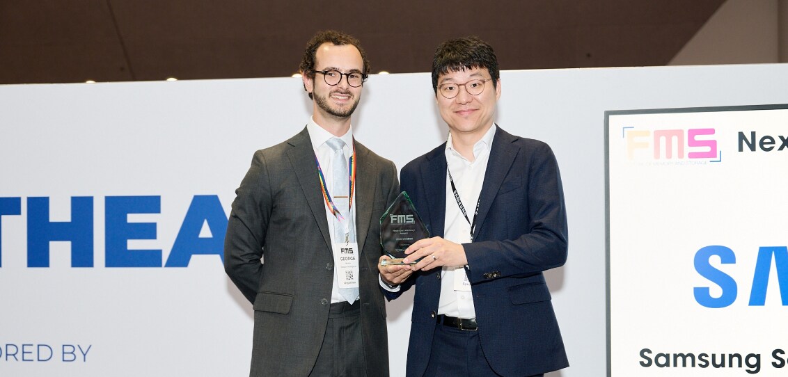 Samsung Semiconductor receiving an award at FMS 2026