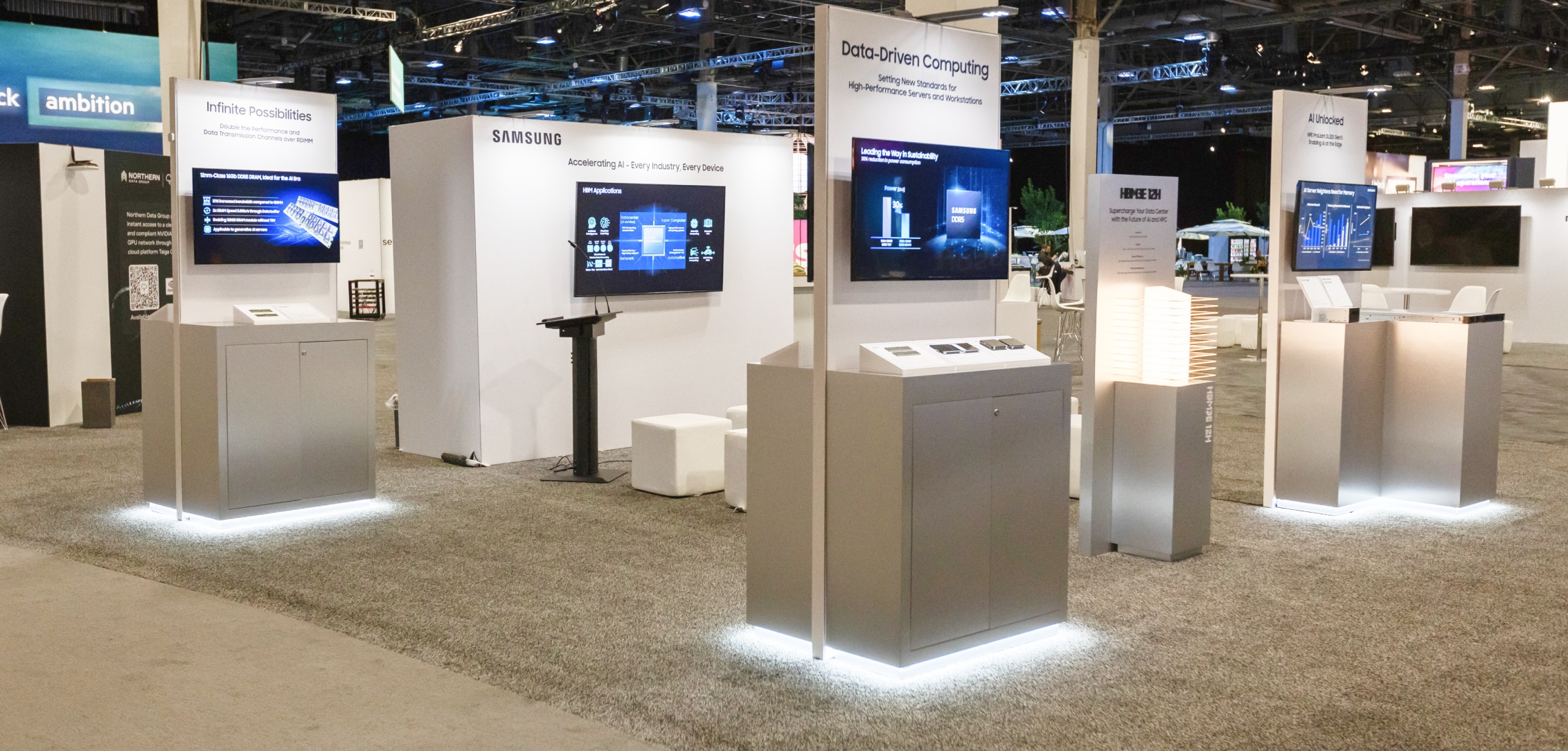 An overview of Samsung's exhibition space at HPE Discover 2024, presenting cutting-edge innovations in data center and AI technology.