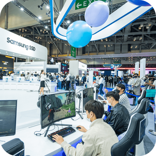 Visitors to play games in the gameplay zone of Samsung Electronics semiconductor brand hall in G-STAR 2022
