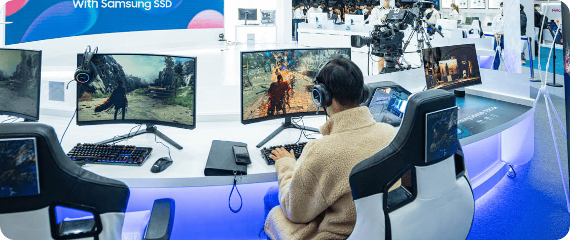 Visitors to play games in the gameplay zone of Samsung Electronics semiconductor brand hall in G-STAR 2022