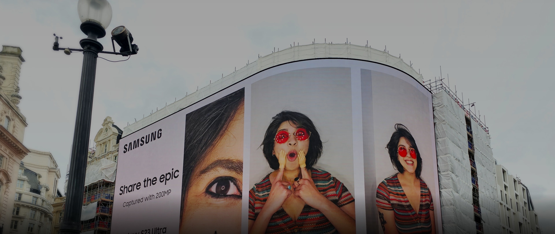 Samsung, More Pixels, Epic details, Inspired by ISOCELL, Two women on billboard
