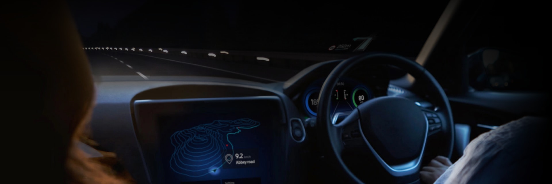 Explanatory image of an in-vehicle infotainment system equipped with a multi-display.