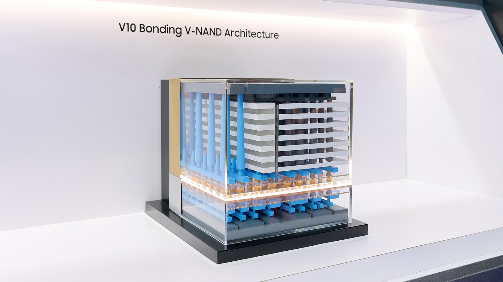 V10 BV-NAND mockup illustrating the V10 Bonding V-NAND architecture
