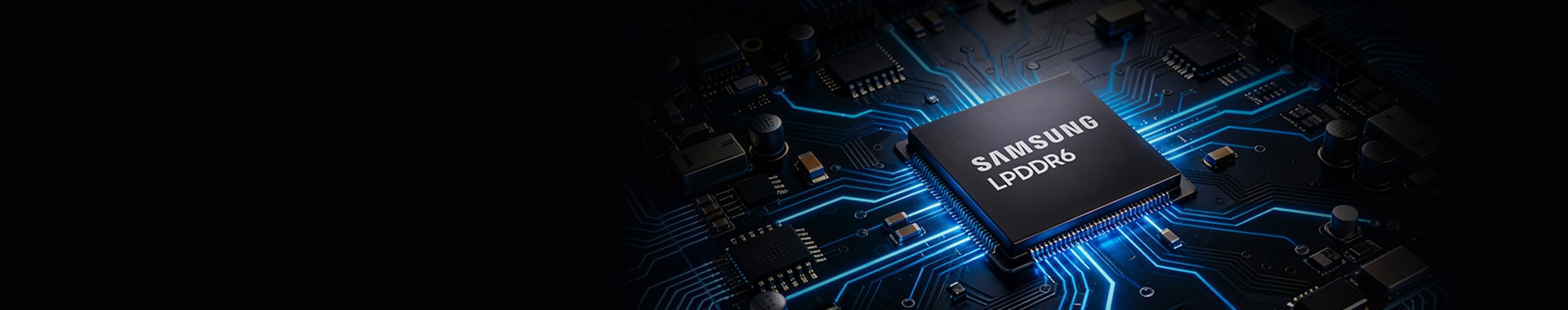 Samsung LPDDR6 memory chip on a circuit board with illuminated blue circuitry 2. 제품 이미지	흰색 배경 위의 삼성 LPDDR6 메모리 칩	Samsung LPDDR6 memory chip on a white background