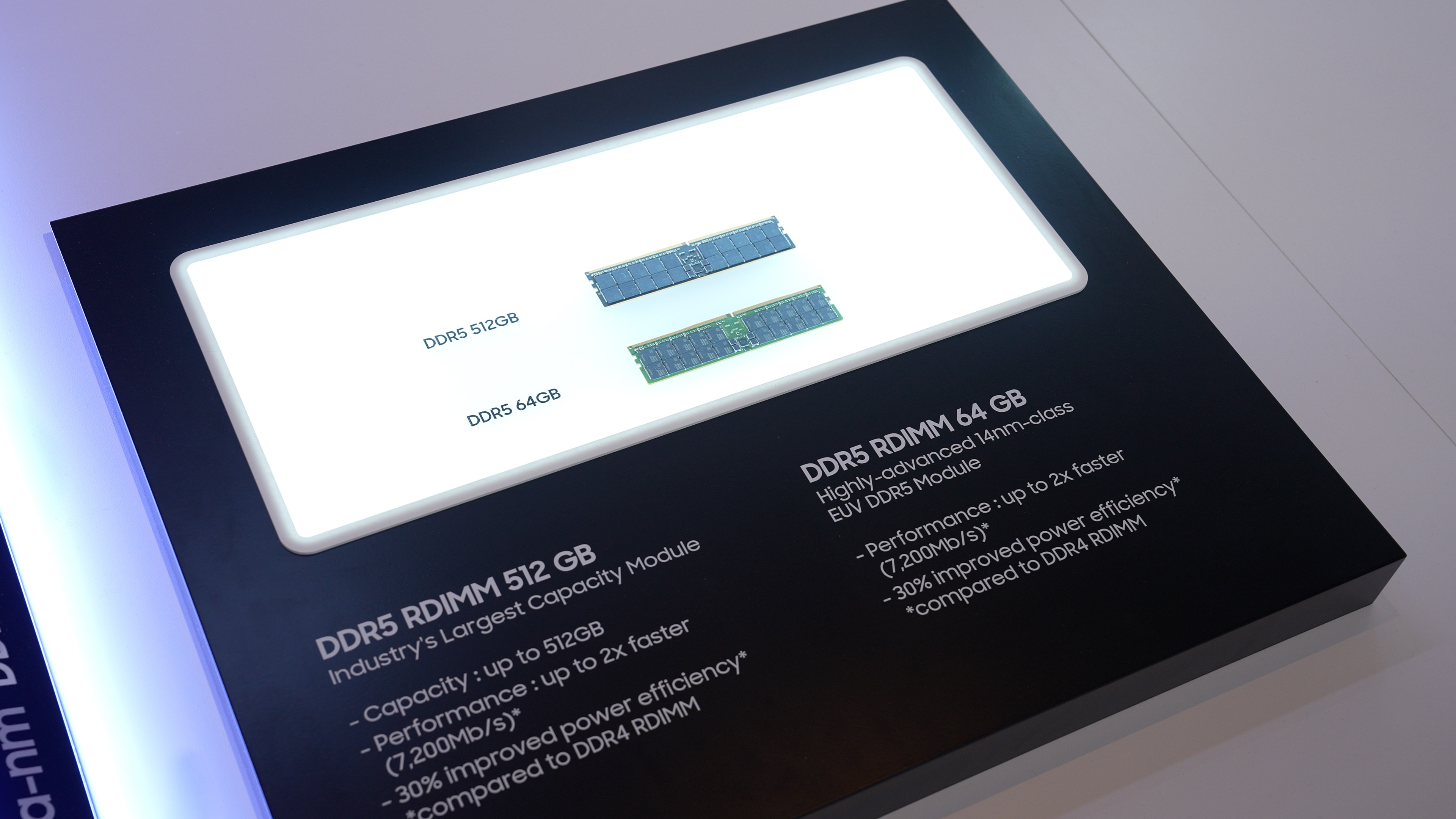 三星展示的新一代 DDR5 RDIMM 存储器产品具有更高的能效和性能，可轻松支持 3D 建模、游戏等应用。