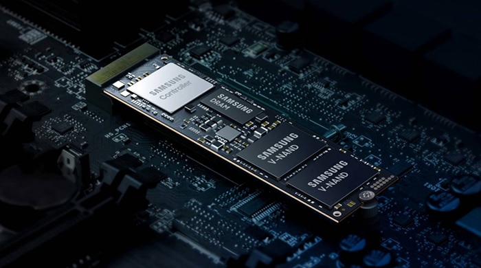 An Image is the internal chip of V7 SSD"