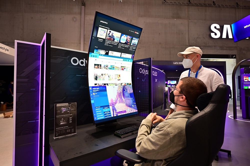 Odyssey Ark, a new gaming screen, offers an immersive experience, captivating visitors’ attention.