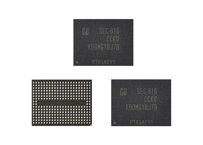  3 V-NAND chips, 1 back view and 2 front views, are placed.