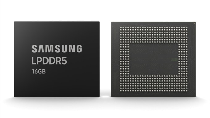 삼성전자 16GB LPDDR5 모바일 D램 앞면과 뒷면을 가로로 배치한 이미지입니다. 