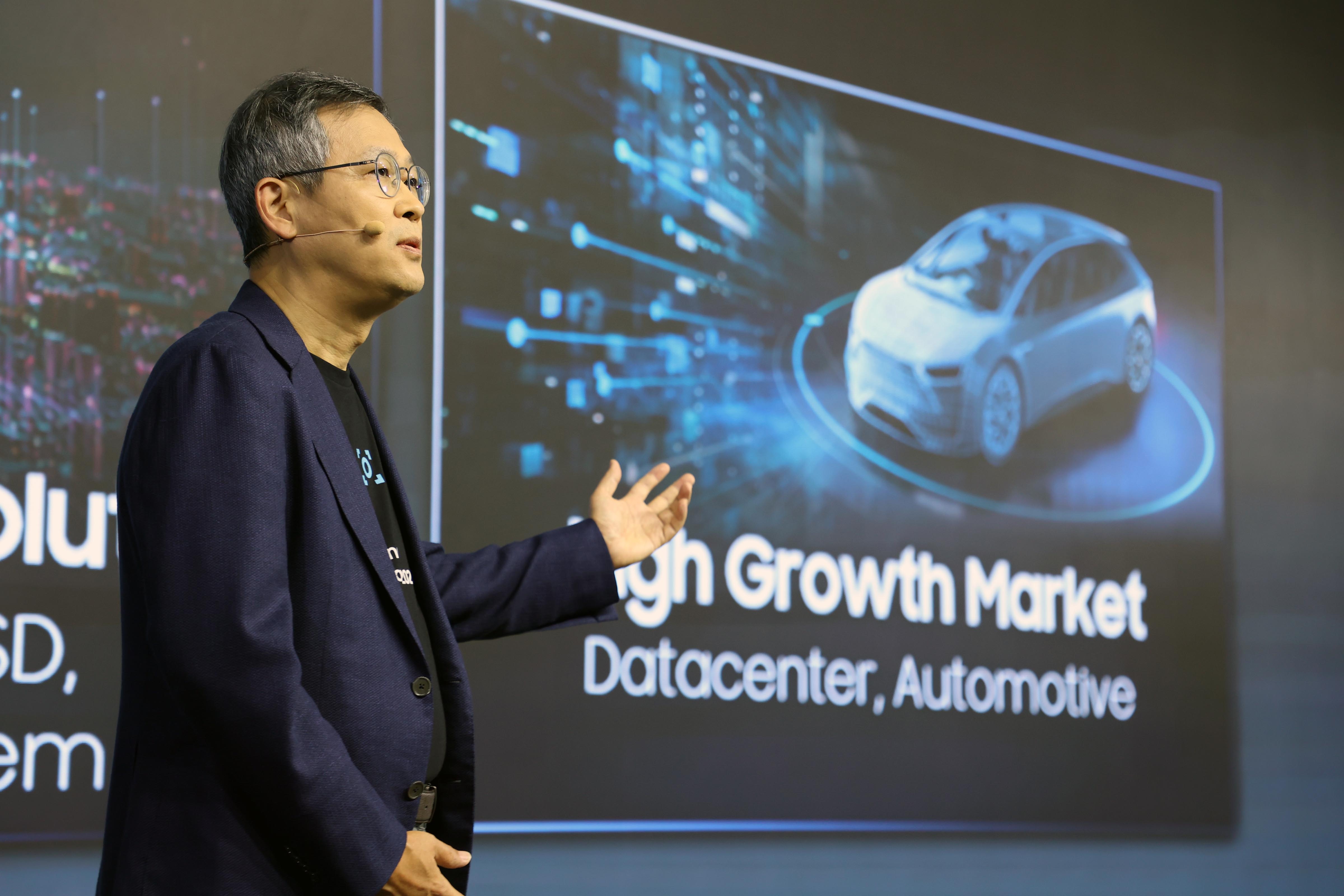 This is a medium shot of Jung-bae Lee, head of the memory business division, giving a keynote speech at Samsung Tech Day 2022. 